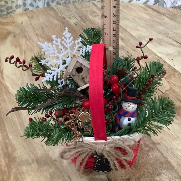 Christmas/Winter Floral Basket - Picture 3 of 4